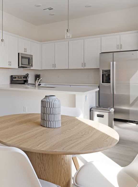 Linda Vista Luxury Rentals in Oro Valley, Arizona Dining Area and Kitchen