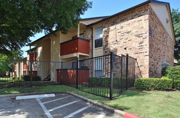 The Park at Wintergreen Apartments | DeSoto, TX