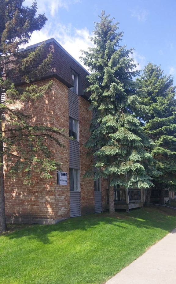 Van Dyke Apartments exterior, St. Paul, Minnesota