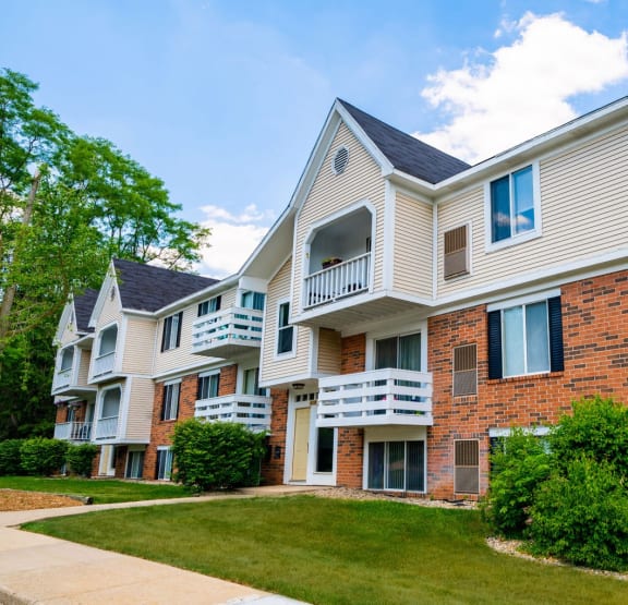 Exterior View of Irish Hills Apartments in South Bend, IN