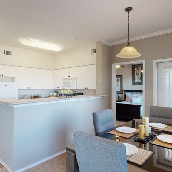 Stoneleigh on May Apartments in Northwest Oklahoma City [Street Address]