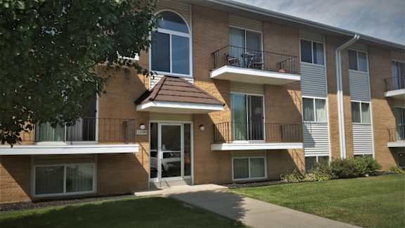 Scotsdale ext pic 3 at Scotsdale Apartments, Coralville, Iowa