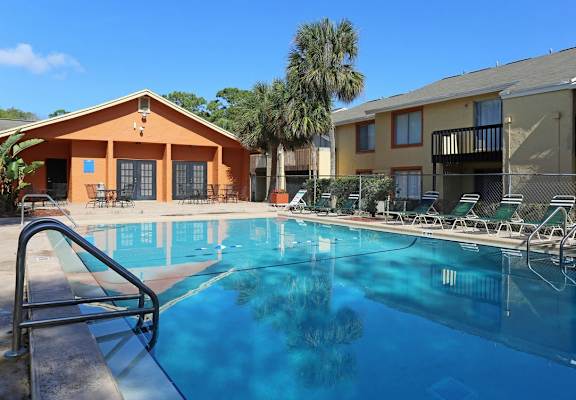 the swimming pool at the resort on longboat key
