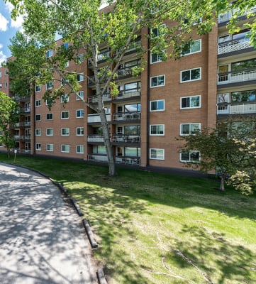 Green Spaces With Mature Trees at 1310 Archibald Apartment, Winnipeg, MB