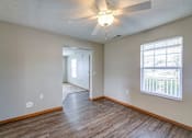 Thumbnail 15 of 28 - Dining area