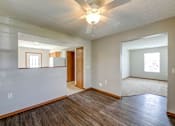Thumbnail 14 of 28 - Dining area