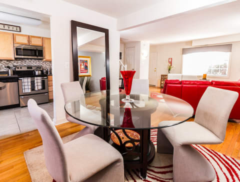 Kingsley Commons Townhouses Dining Area