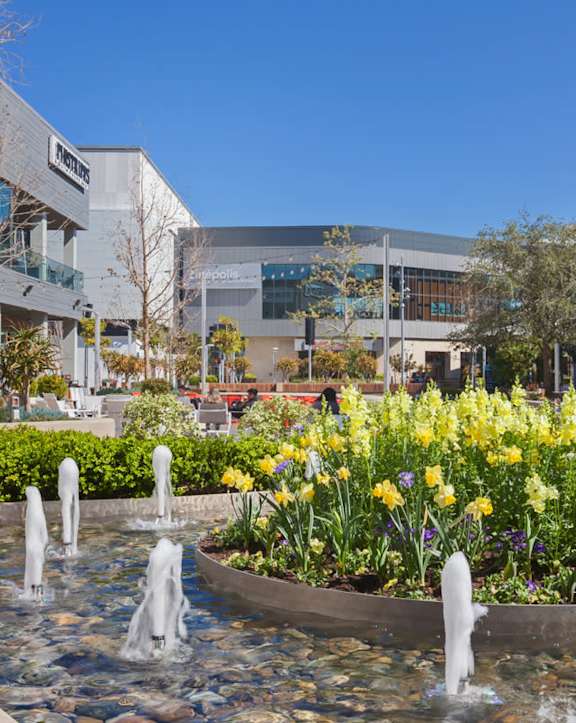 A large building with a fountain in front of it.