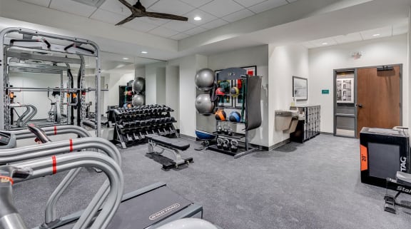 the gym at the landing at pullman apartments in pullman