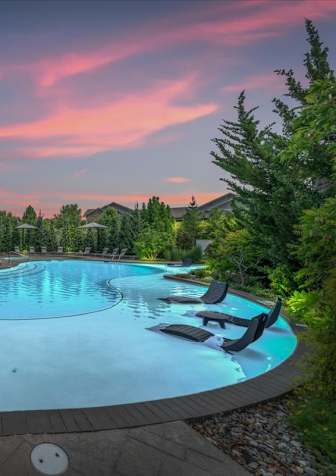 The beautiful outdoor pool with lounge seating at Stonepost Crossing in Overland Park.