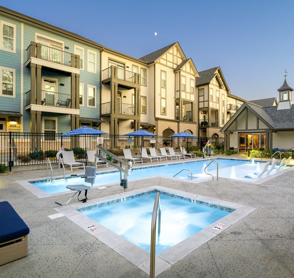 Hot Tub And Pool  at Oakbrook Townhomes, Tennessee