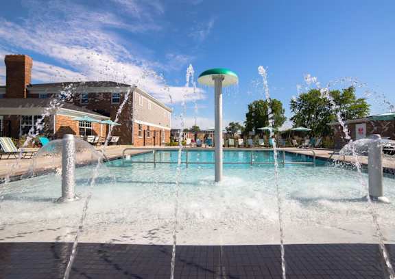 A water fountain in the middle of a pool at Gramercy Apartments, Indiana