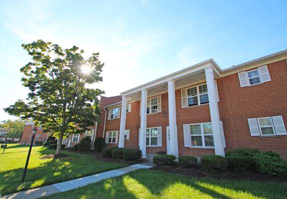This is a photo of the grounds/building exteriors at Compton Lake Apartments in Mt. Healthy, OH.
