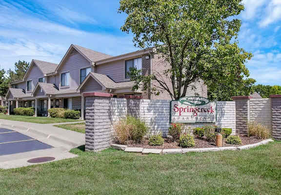 Exterior of apartment building in Derby, KS