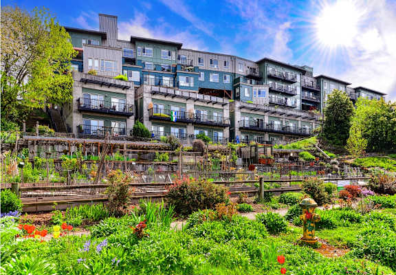 exterior view of Eastlake 2851