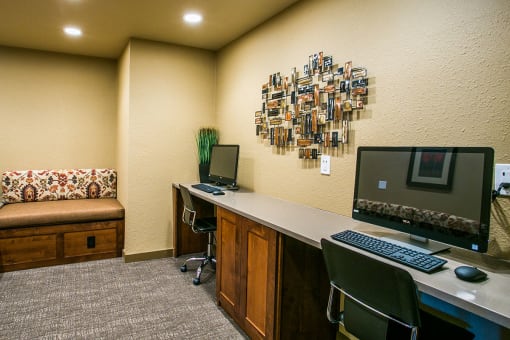Apartments in Taylor Ranch NM with Resident Business Center and Computer Access