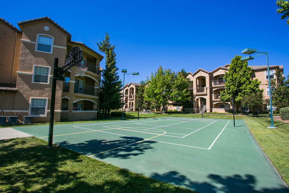 Basketball Court at Best Apartments in Fairfield