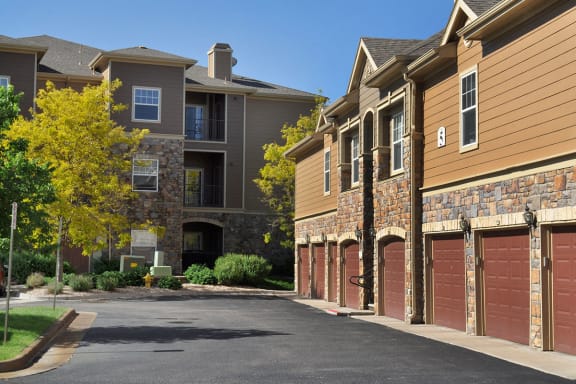 Detached Garages at Apartments Near University of Denver