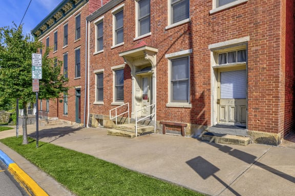 St.Clairsville Courtyard