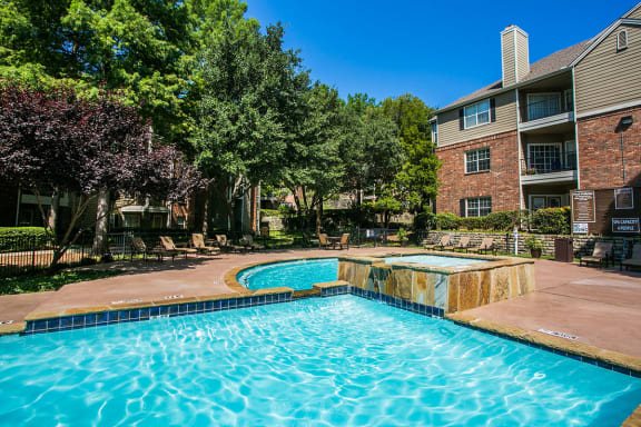 Spacious apartments with pool views in Irving Texas