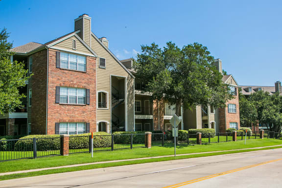 Exterior of top rated apartments in Valley Ranch Texas