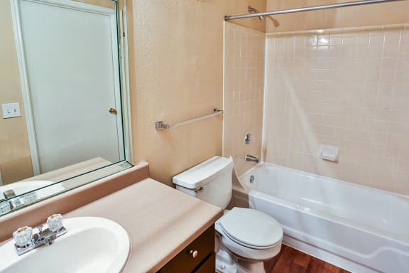 North Irving Apartments with full size tubs in the bathroom