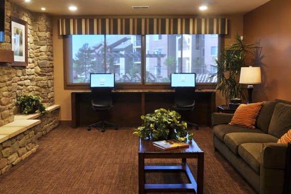 Resident Business Center with Computer Access at Northeast Denver Apartments