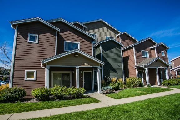 Exterior of Redstone Ranch Apartments in Denver, CO 80249