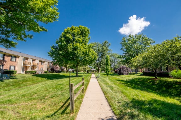Walking Paths at Cambridge Square Richmond