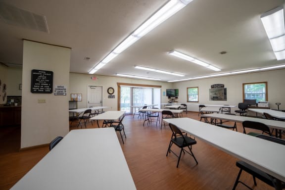 Community Room at Cambridge Square Richmond