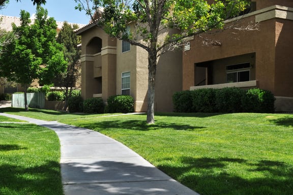 Beautifully Landscaped Grounds at Albuquerque Apartments on Montano and Coors