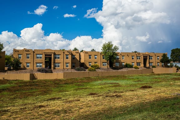 Best Apartments in Santa Fe with On-Site Maintenance