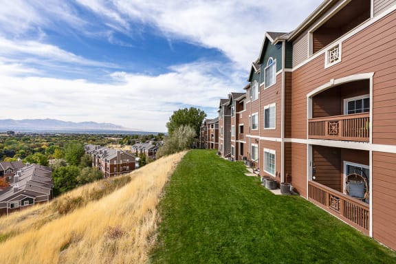 Exterior of Pinnacle Highland Apartments in Cottonwood Heights