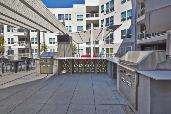 Outdoor Kitchen and BBQs at Apartments near Medical District Dallas