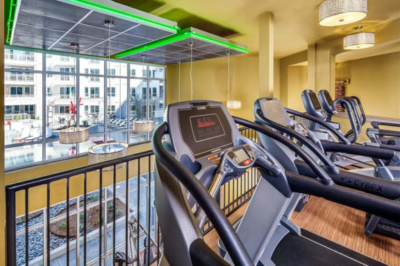 Apartments near Love Field Airport with Gym and Cardio Machines