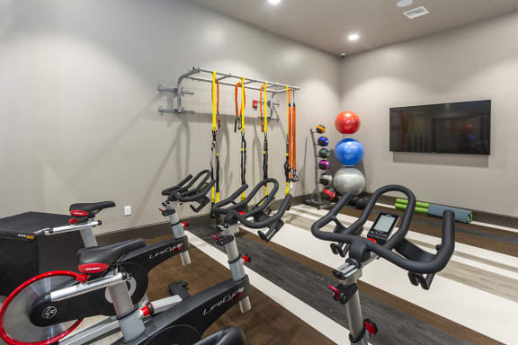 Apartments in Colorado Springs Near Oracle with Gym and Weights