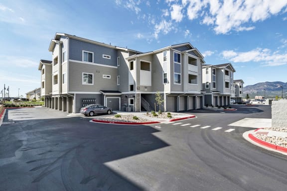 Colorado Springs Apartments Near I-25 with Garages