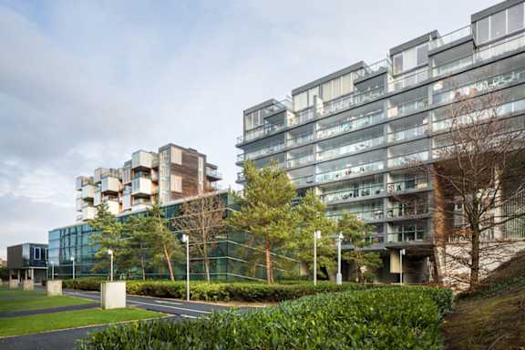 the building in which the hotel is located