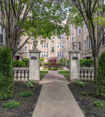 Green Manor | Apartments in Chicago, IL