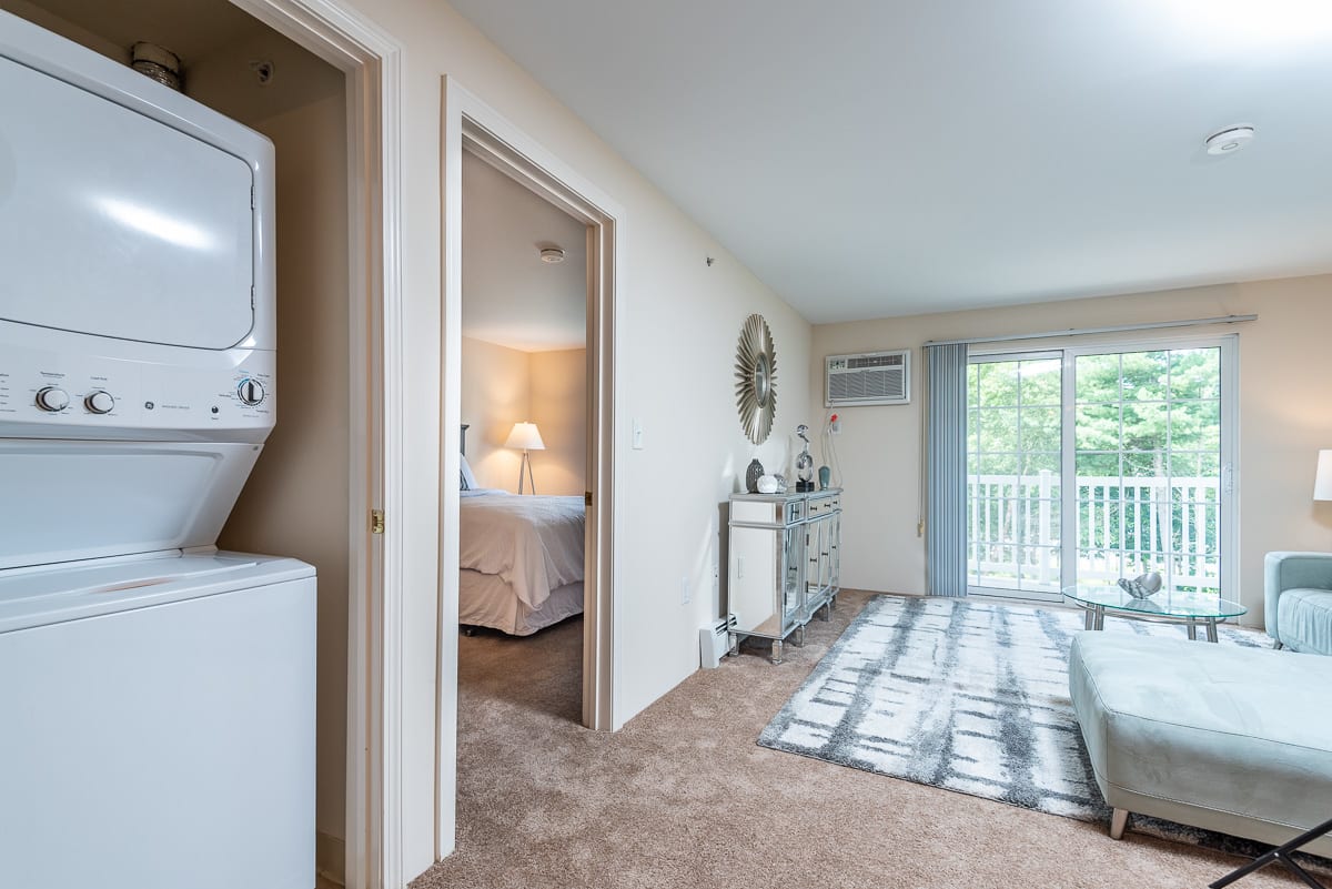 Carlton Oaks 1 & 2 Bedroom Apartments in Salem, NH