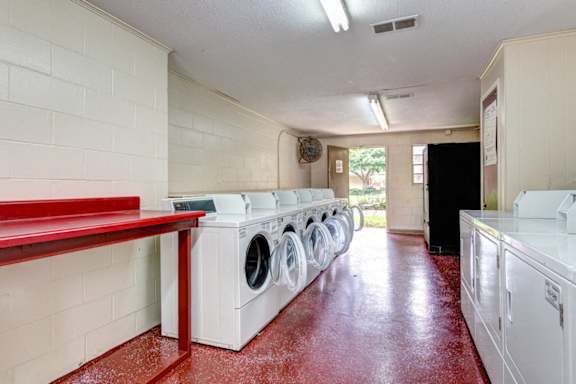 Canterbury Apartment Homes, Tuscaloosa, AL, Laundry Room