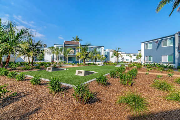 Courtyard garden at Beverly Plaza Apartments, California, 90815