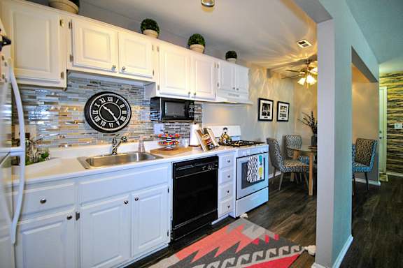 Home Kitchen at Parkview Ridge Apartments and Townhomes, Shelby Township