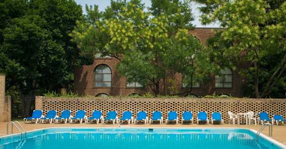 the swimming pool  at The Commons of McLean, McLean