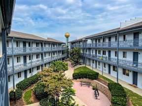 Aerial Courtyard View at Maplehurst Apartments, Tennessee, 37902
