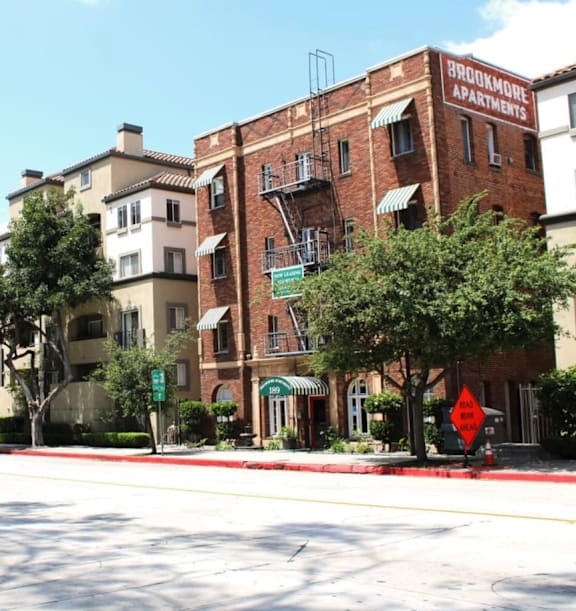 A street view of a building with a sign that says "Breukemore Apartments".