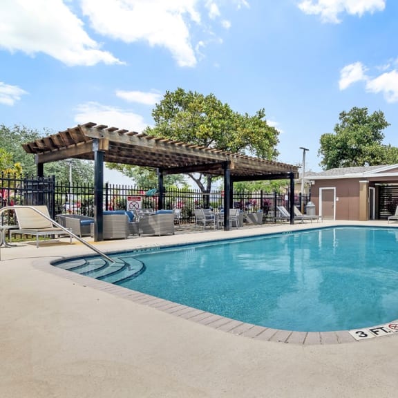 Dominium-Regency Gardens-Pool