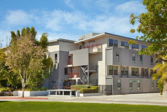 Santa-Monica-Affordable-Apartments-2001-Olympic-Exterior2(1)