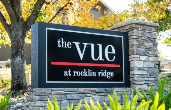 a stone monument sign for the vue at rockin ridge