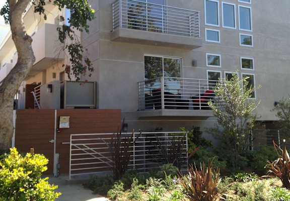 Courtyard View at Lido Apartments - 3630 Mentone Ave, California, 90034